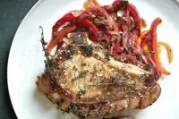 Жареные свиные отбивные с кисло-сладким перцем