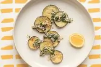 Хрустящие баклажаны с соусом из лука-шалота