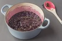 Лимонно-имбирный поссет с компотом из голубики и лимона