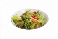 Салат из авокадо с соусом хойсин