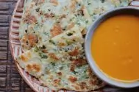 Лепешка с зеленым луком и карри в японском стиле