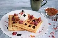 Венские вафли с ягодами