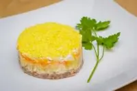 Салат «Мимоза со сливочным маслом»