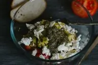 Салат из помидоров с песто