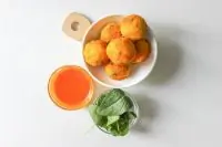 Аккра из желтого гороха с пальмовым маслом