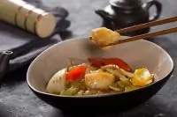 Жареный малоглазый макрурус с овощами