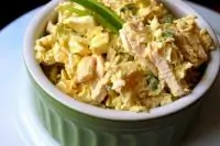 Салат с пекинской капустой, огурцами и яичными блинчиками