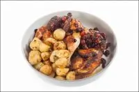 Цыплята в ягодах и меде с запеченным мини-картофелем