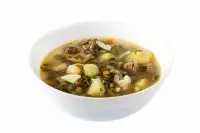 Зеленые щи с листьями ревеня