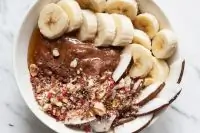 Боул из манной каши со сладкой ореховой дуккой