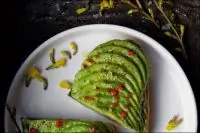 Тост с авокадо и гуакамоле