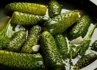 Малосольные корнишоны