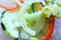 Салат с огурцами и авокадо