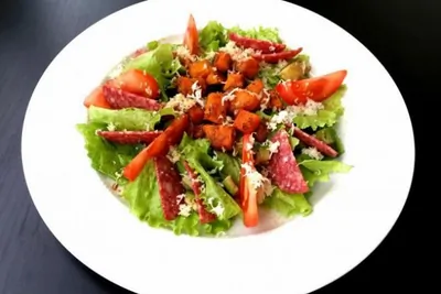 Салат с тыквой карри, сыром и бальзамическим уксусом