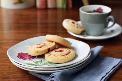 Печенье-спиральки с арахисовой пастой и желе