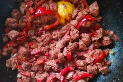 Кисло-сладкий соевый гуляш с карри