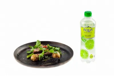 Ягненок с пюре из шампиньонов и земляникой