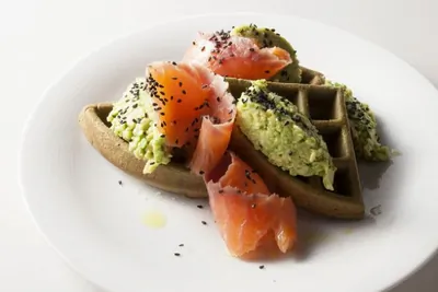 Вафли-маття с лососем