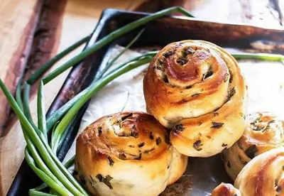 Очень луковые булочки