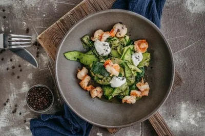 Паппарделле из кабачков с креветками и песто