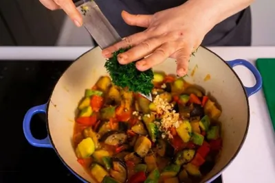 Овощное рагу с сезонными овощами