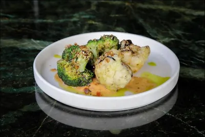 Цветная капуста и брокколи с ореховым соусом