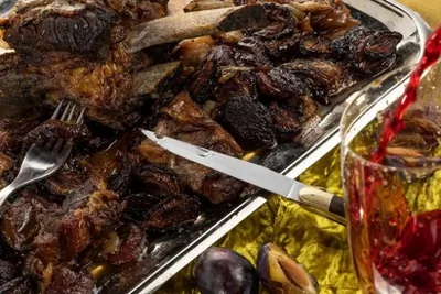 Говядина со сливами