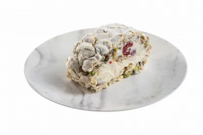 Фисташковый рулет с малиной