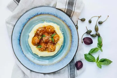 Польпетте из курицы с томатной сальсой