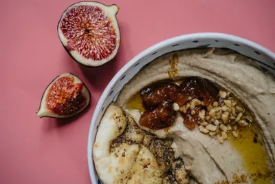 Хумус с инжиром