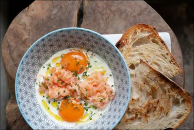 Печеные яйца с лососем