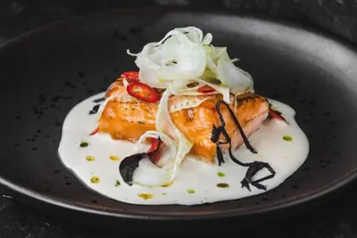 Чавыча с кокосовым йогуртом и фенхелем