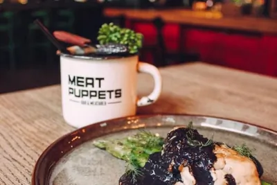 Говяжьи мозги со спаржей