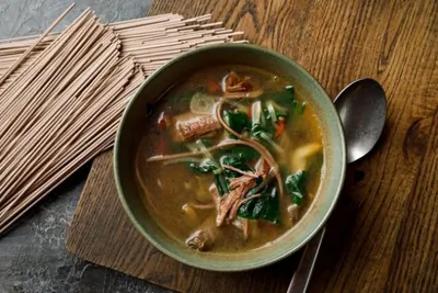 Горячий суп с копченым брискетом