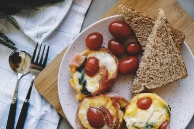 Завтрак с ветчиной и сыром