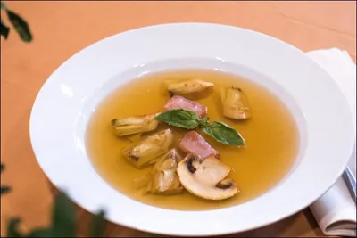 Прозрачный томатный суп