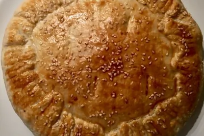 Пирог с адыгейским сыром и зеленью