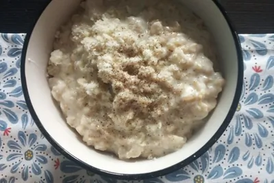 Несладкая овсяная каша с пармезаном