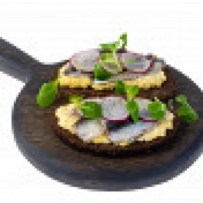 Датский бутерброд с килькой и редиской