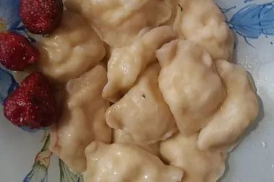 Вареники с творогом и клубникой