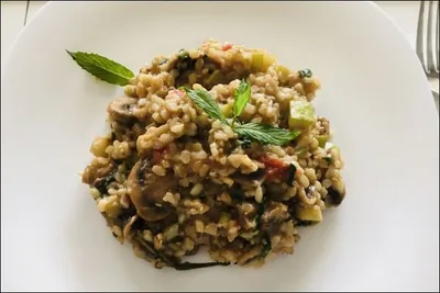 Веганский рис с цукини и грибами