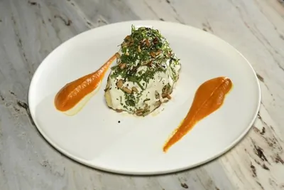 Цветная капуста на гриле с йогуртом из кешью