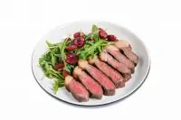 Тальята с пиканьей, руколой и маринованной черешней