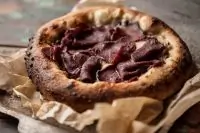 Пирог с копченым оленем