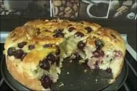 Сдобный вишневый пирог