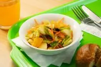 Салат с яблоками, морковью и сельдереем