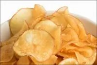 Картофельные чипсы с чесноком