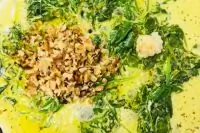 Шпинат в орехово-сливочном соусе