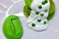 Гороховые панкейки со сметаной
