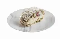 Фисташковый рулет с малиной